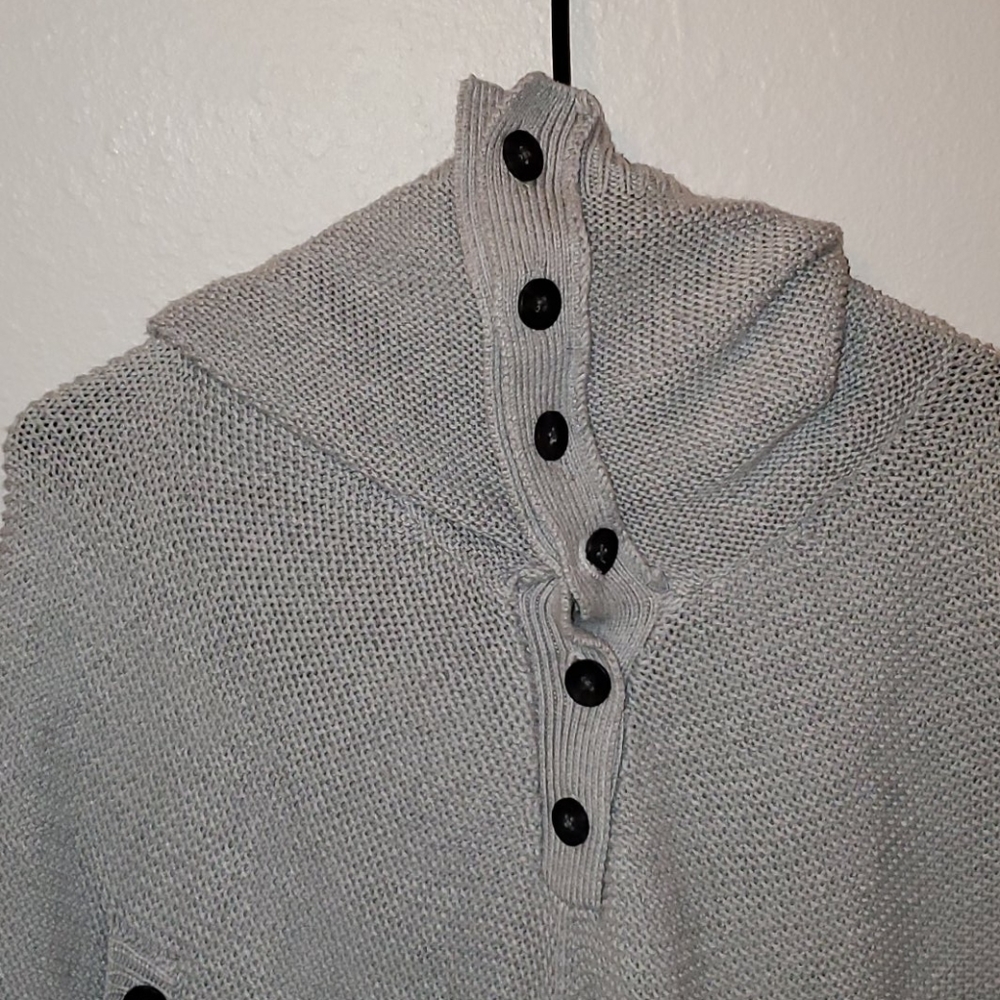 Poncho - Picture 2 of 7